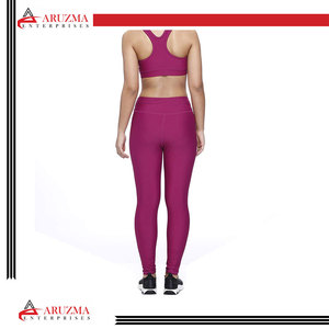 Ensemble de yoga 2 pièces personnalisé de haute qualité pour femmes vêtements de sport respirants et écologiques Shorts de soutien-gorge de sport pour les entraînements de gymnastique en gros - Product Image 3