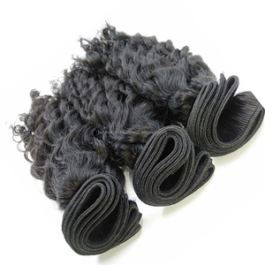 Vente en gros de cheveux humains vierges, trame de cheveux bouclés et de qualité 100% cheveux humains originaux naturels avec des cheveux naturels implantés - Product Image 3