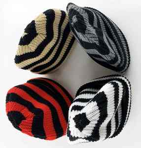 Gorro de invierno duradero y personalizado que ofrece una retención de calor excepcional, diseñado para personas que necesitan calidez, comodidad y rendimiento. - Product Image 3