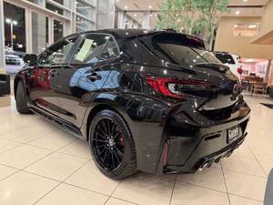 Extremadamente Limpio, Usado, 2024 GR PREMIUM AWD HATCHBACK - Product Image 5