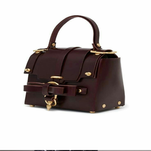 Petit sac à main sophistiqué en similicuir marron avec fermeture à rabat, nœud décoratif et accessoires dorés, au prix de gros - Product Image 1