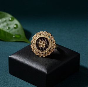 Elegante anillo ajustable de plata oxidada para mujer con un intrincado diseño de hojas y corazones, perfecto para la India tradicional. - Product Image 1