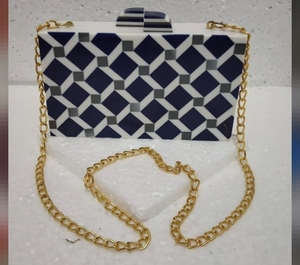 Pochette de luxe bohème en métal avec cadre de sac à main pour mariages et cérémonies de mariée sacs à main de soirée avec décoration de chaîne à boutons - Product Image 4