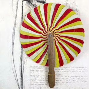 Éventail en feuilles de palmier naturelles, fait à la main, pliable, pour les cadeaux de mariage, la décoration d'événements, logo Vietnam sur demande du client - Product Image 1