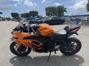 Motocicleta Ninja 650 ABS 2025 - Product Image 3