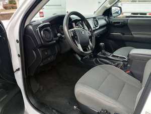 Auto Usado de Calidad a Precio Accesible, Toyota Tacoma 2020, Volante a la Izquierda - Product Image 2