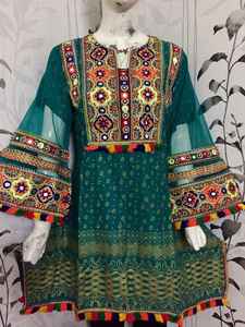 Blanc 36 couleurs de femmes pakistanaises Salwar Kameez bas prix indien et pakistanais vêtements Shalwar Kameez Kurti Saree Designs - Product Image 2