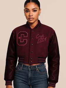 Chaqueta Universitaria de Béisbol Personalizada de Alta Calidad con Mangas de Cuero y Bordado Chenille para Mujer, Fabricada por OEM - Product Image 2