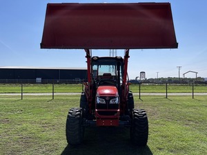Tractor Agrícola Kubota M7060 de Alto Rendimiento |   Tractor diésel confiable y potente para agricultura y preparación de terrenos - Product Image 2