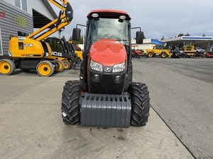 Tractor Agrícola M5N-111HDC12 de 150HP, Modelo 2025, con Motor, Caja de Cambios, Bomba y Rodamientos - Product Image 2