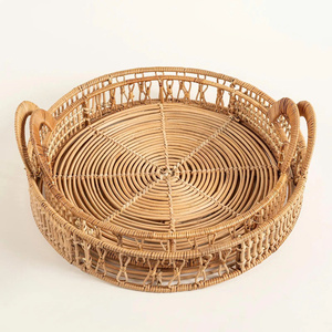 ถาดหวายทรงกลมสวยงามพร้อมหูจับ ถาดเสิร์ฟหวายทำมือ ดีไซน์ทนทาน ใช้งานได้หลากหลายสำหรับจัดระเบียบบนโต๊ะ - Product Image 5