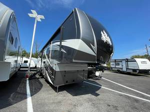Fairly KH USED 2021 Red wood CROSS ROADS 4001 LK Fifth Wheel Doorstep Delivery - Product Image 5