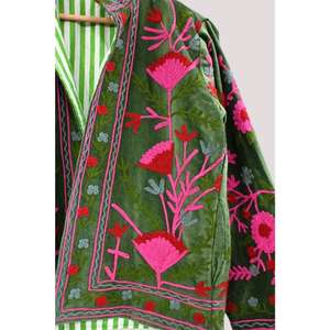 Veste bohème en velours Suzani artisanale, broderie indienne, design ethnique, coupe personnalisée, manches longues, prête pour l'hiver - Product Image 4