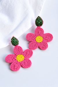 Pendientes Largos Florales Rosa Fucsia Vibrante con Detalle de Hoja Verde, Joyería Estética, Proveedor Mayorista de Accesorios de Moda - Product Image 2