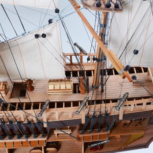 HMS Endeavour Open Hull L80 (Voiles cuvées) fabriqués à la main Produits en bois pour la décoration intérieure Articles cadeaux - Product Image 3