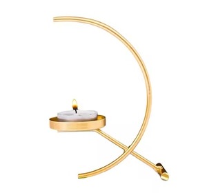 Porte-bougie en métal de qualité supérieure Centre de table de créateur pour décorations festives et style intérieur chic - Product Image 1