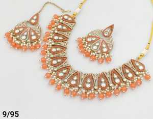 Bijoux les plus à la mode pour mariage indien Fonction CZ Pierre cloutée avec perle Travail Collier Set Boucles d'oreilles & Mangtika Set - Product Image 3