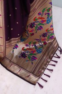 Saree de seda suave de diseñador de estilo Banarsi con blusa elegante Ropa de boda exclusiva para fiestas Ropa de Sari étnica para mujeres y niñas más vendidas - Product Image 2