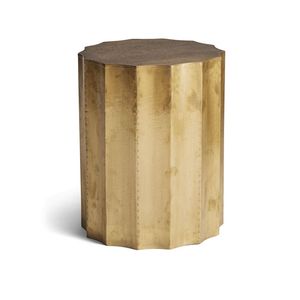 Table ronde en laiton, idéale pour les intérieurs élégants, offrant une élégance artisanale avec des techniques de travail du métal soigneusement développées. - Product Image 5