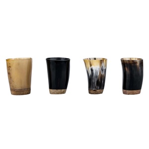Gobelet en verre à liqueur multicolore de style Viking mignon avec corne de buffle naturelle pour une utilisation en fête - Product Image 1