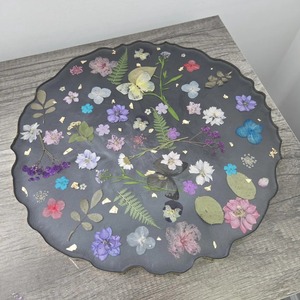 ถาดเรซินที่มีดีไซน์ดอกไม้อเนกประสงค์ใช้สำหรับเสิร์ฟชาขนมของตกแต่งโต๊ะเครื่องแป้งเหมาะสำหรับห้องครัวรับประทานอาหารและจัดแสดงที่บ้าน - Product Image 3