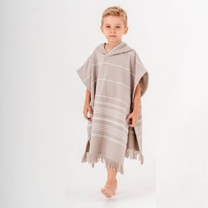 Poncho de bain à capuche pour enfants en gros - Rayures ton sur ton 100% coton turc, fournisseur OEM pour la plage, la natation et le surf - Product Image 5