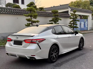 Sedán de Lujo Usado de Buena Calidad, Modelo 2024, Japonés, Cuero Oscuro, Volante a la Izquierda, R17, en Excelente Estado, Sin Historial de Accidentes - Product Image 5