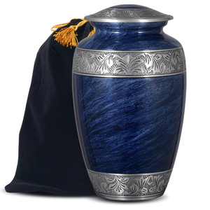 Urne en aluminium d'aspect antique pour cendres humaines Urne de crémation pour adultes faite à la main avec jeton Fournitures funéraires artisanales antiques - Product Image 1