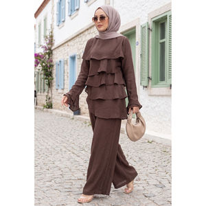 Conjunto Casual de Dos Piezas en Crepé Color Café, Túnica con Volantes en Capas y Pantalones, Talla XS, Diseño sin Cuello, Primavera/Verano - Product Image 1