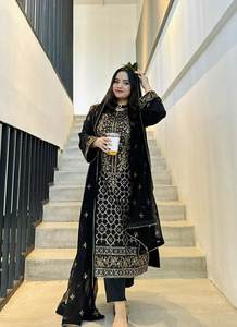 Shree Indian Exportations Present Party Wear Look Créateur de mode Faux Georgette avec broderie - Product Image 5