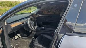 Tesla Model Y Performance (AWD) - Autonomía de 601-700 km, 300-400 CV, Faros LED - Product Image 3