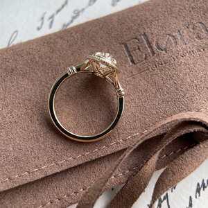 Bague en diamant ovale de culture en laboratoire Old Mine, couleur champagne - Camila - Product Image 4