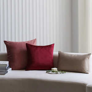 Juego de 3 Cojines Decorativos de Terciopelo en Tonos Rojo Vino Empolvado y Plateado, 3 Tamaños, para Decoración - Product Image 1