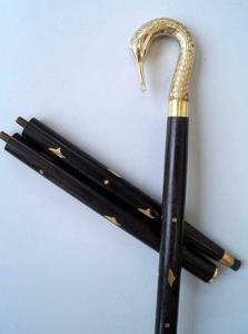 Bastón de Trekking Plegable de Fibra de Carbono Hecho a Mano con Mango de Latón para Hombres y Mujeres - Bastón de Caminar de Madera Moderno a Precio Económico - Product Image 4