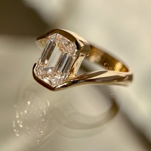 แหวนเพชรโมอิสสีเงินประกายมรกตประกายสีเงิน925สายรัดที่เพรียวบางงานหมั้นสมัยใหม่หรือเครื่องประดับของขวัญครบรอบ - Product Image 3