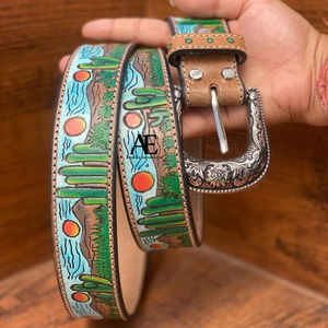 Nouvel arrivage de ceintures florales occidentales en cuir véritable usinées à la main et peintes à la main Ceintures unisexes en cuir véritable usiné à la main - Product Image 1