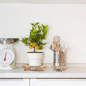 Soporte de exhibición de madera de acacia con elevador de madera con borde de cuentas para exhibir decoración, postres, centros de mesa y productos minoristas - Product Image 5