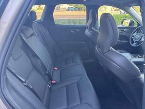 Volvo XC60 B5 Plus SUV 2025 Très Propre, Boîte Automatique, Sièges en Cuir, Toit Panoramique, Phares et Feux Diurnes à LED, Sièges Foncés - Product Image 5