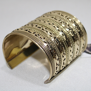 สร้อยข้อมือกำไลข้อมือใหญ่ลายคัตเอาท์สร้อยข้อมือผู้หญิงและกำไลข้อมือหูเครื่องประดับกำไลข้อมือโลหะสร้อยข้อมือทอจาก tradnary - Product Image 1