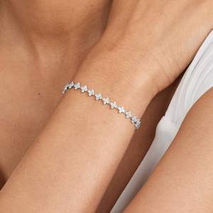 Bracelet en or massif 14 carats certifié IGI 5CT avec diamants cultivés en laboratoire de coupe ronde avec un design exclusif et pour chaque destin - Product Image 4