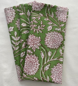 Serviette en coton imprimé vert à la main Serviettes de table parfaites pour les fêtes, les dîners, les mariages, les cocktails, les serviettes en tissu pour pendaison de crémaillère - Product Image 6