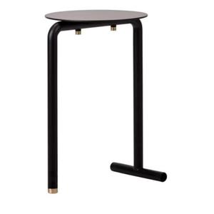Cómoda Silla de metal con respaldo curvo y asiento acolchado, perfecta para agregar comodidad y estilo a su hogar - Product Image 1