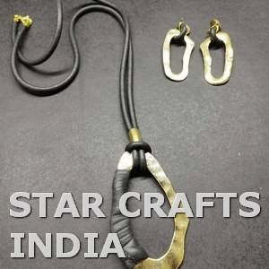 Vente chaude Designer De Luxe Ensemble De Bijoux De Mode pour les Femmes De Haute Qualité Résine Collier Bracelet et Boucle D'oreille avec Des Charmes À La Mode - Product Image 2