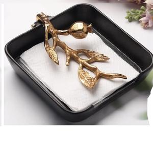 Porta Papel Higiénico de Metal con Forma Personalizada, Multiusos, Estilo Tradicional para Cafetería, Acabado Brillante - Product Image 4