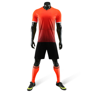 ชุดเสื้อฟุตบอลสโมสรผ้าโพลีเอสเตอร์100% ปรับแต่งได้ - Product Image 1