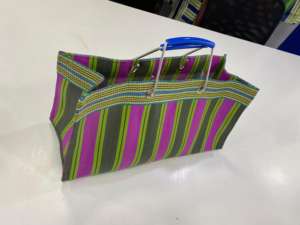 Bolsas de Polipropileno Reciclado de Nailon de Estilo Vintage Reutilizables y Elegantes con Asa de Metal, Alta Calidad, Hechas en India - Product Image 4