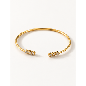 Brazalete de Moda con Diseño de Tres Diamantes - Product Image 1