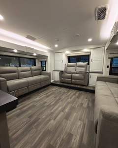 Nouvelle conception de maison mobile confortable, camping-car, remorque mobile pour le camping et les voyages, caravane de rue, camping-car - Product Image 2