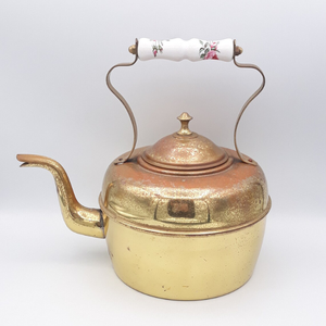 Bouilloire vintage en laiton massif avec poignée, décor fabriqué en Angleterre - Product Image 1