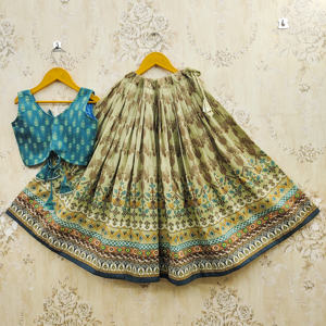 Lehenga Choli Largo de Poliéster Verde Pista para Niñas, Ropa Étnica Estampada para Diwali, Bodas y Fiestas - Product Image 3
